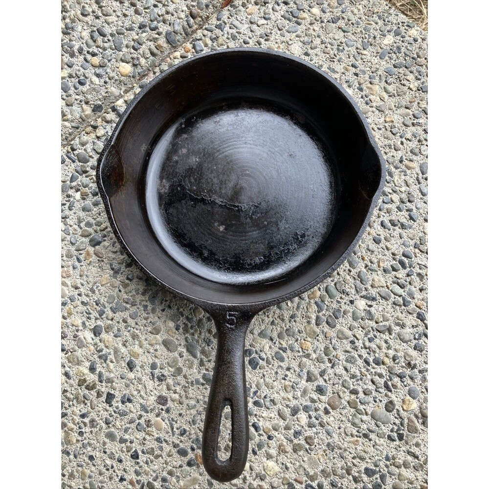 Wagner Ware Unmarked No. 5 B Cast Iron Skillet Made in USA 8"